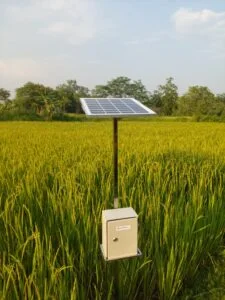 Farmers using SystemSage FarmGenius Anweshon for precision agriculture.